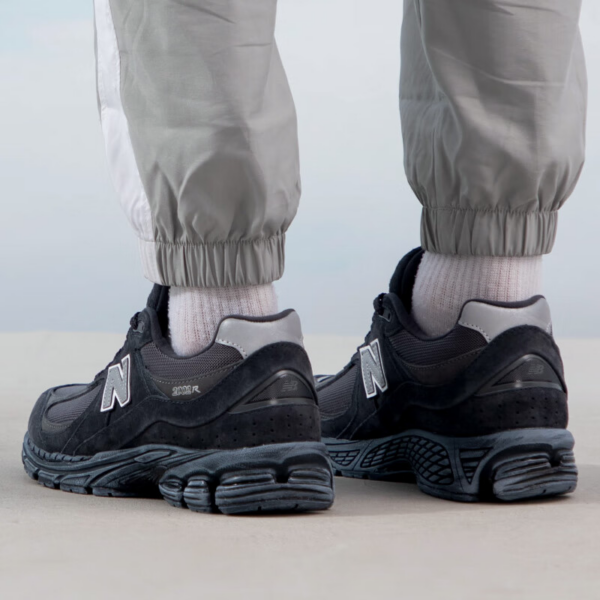 Giay New Balance 2002R 'Black Grey' M2002RBV