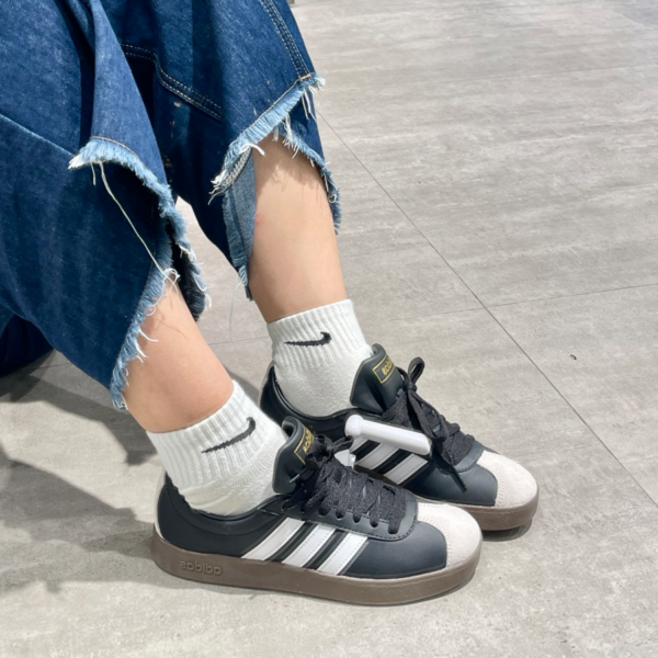Giay Adidas VL Court 2.0 'Black White Gum' ID6017