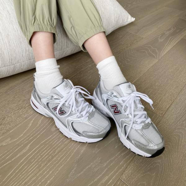 Giay New Balance 530 'Metallic Burgundy' MR530GS
