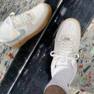 Giay Nike Air Force 1 '07 LV8 'Light Smoke Gum' FQ8714-002