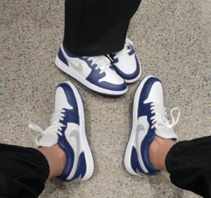 Giay Nike Air Jordan 1 Low 'Midnight Navy Wolf Grey' 553560-141