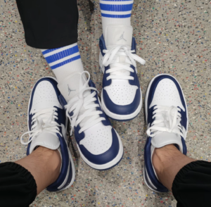 Giay Nike Air Jordan 1 Low 'Midnight Navy Wolf Grey' 553560-141