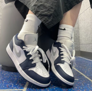 Giay Nike Air Jordan 1 Low 'Midnight Navy Wolf Grey' 553560-141