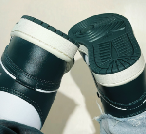 Giay Nike Air Jordan 1 Mid 'Green Sail' BQ6472-133