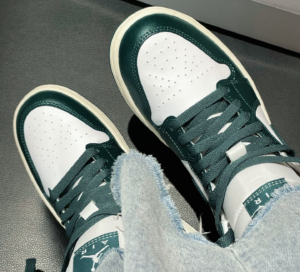 Giay Nike Air Jordan 1 Mid 'Green Sail' BQ6472-133