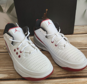 Giay Nike Jordan Max Aura 5 'White Varsity Red' DZ4353-101