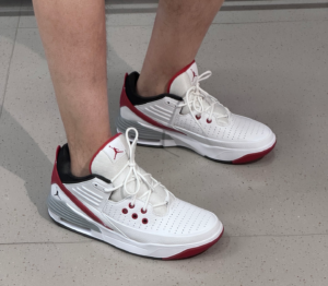 Giay Nike Jordan Max Aura 5 'White Varsity Red' DZ4353-101