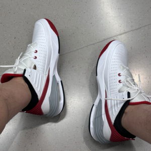 Giay Nike Jordan Max Aura 5 'White Varsity Red' DZ4353-101