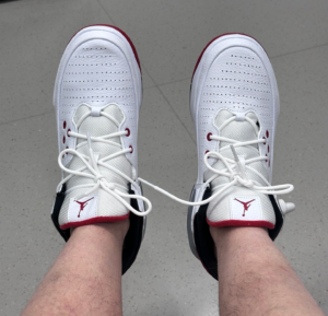 Giay Nike Jordan Max Aura 5 'White Varsity Red' DZ4353-101