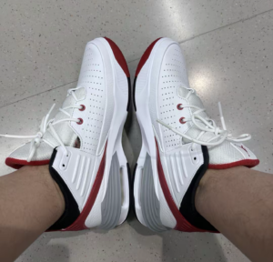 Giay Nike Jordan Max Aura 5 'White Varsity Red' DZ4353-101