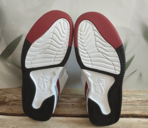 Giay Nike Jordan Max Aura 5 'White Varsity Red' DZ4353-101