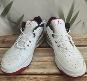 Giay Nike Jordan Max Aura 5 'White Varsity Red' DZ4353-101