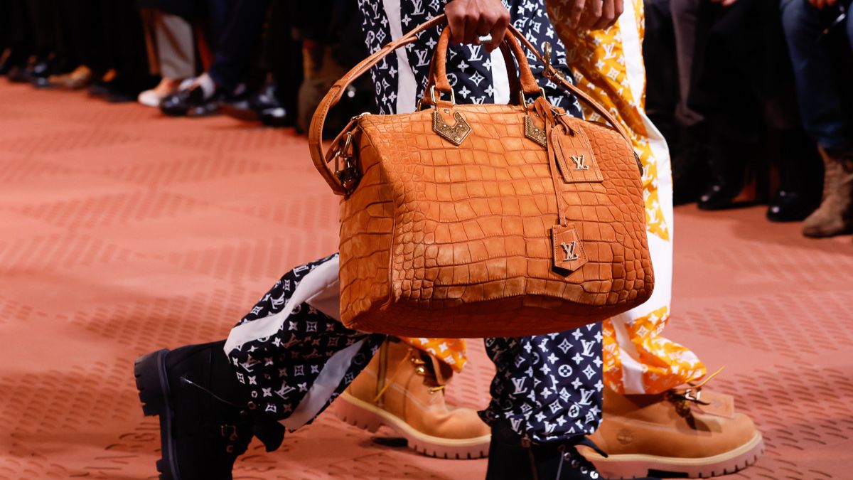 Louis Vuitton Men 2024 - kham pha mien Tay hoang da