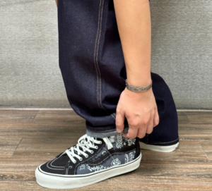 Giay Vans Sk8-Hi Reissue VLT LX x Invincible 'Black White' VN000CDDBP6