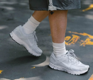 Giay Nike Zoom Vomero 5 'Vast Grey' FQ7079-100