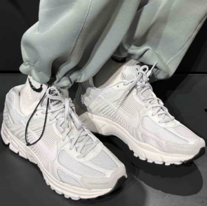 Giay Nike Zoom Vomero 5 'Vast Grey' FQ7079-100