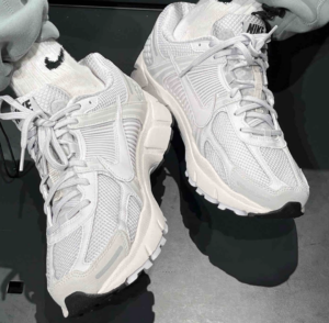 Giay Nike Zoom Vomero 5 'Vast Grey' FQ7079-100