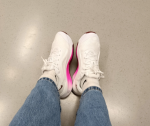 Giay Nike Versair 'White Fierce Pink' DZ3547-100