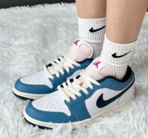 Giay Nike Air Jordan 1 Low 'Motion' HM3711-144