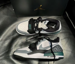 Giay Nike Air Jordan Legacy 312 Low 'White Black' CD9054-131