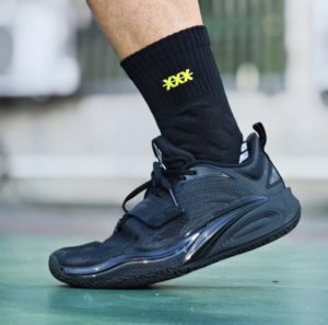 Giay Anta Kai 1 x Kyrie Irving 'Black Warrior' 312431199-4