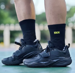 Giay Anta Kai 1 x Kyrie Irving 'Black Warrior' 312431199-4