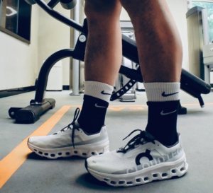 Giay On Running Cloudmonster 'White' 61-98285