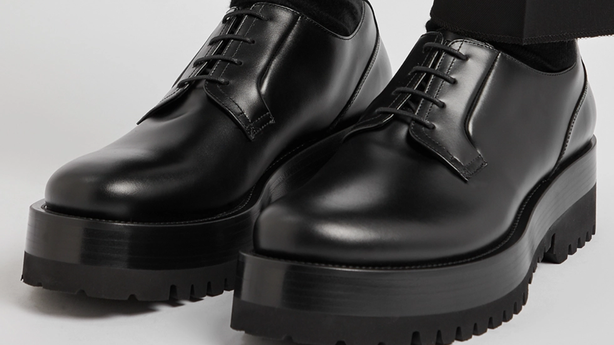 Cận cảnh những đôi giày hàng hiệu đắt đỏ nhất của Jin BTS Hinh anh 6: Can canh nhung doi giay hang hieu dat do nhat cua Jin BTS