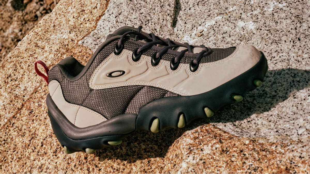 Bứt phá mùa hè nóng nực với 12 đôi sneaker siêu "hot" (Phần 2) Hinh anh 10: But pha mua he nong nuc voi 12 doi sneaker sieu "hot" (Phan 2)