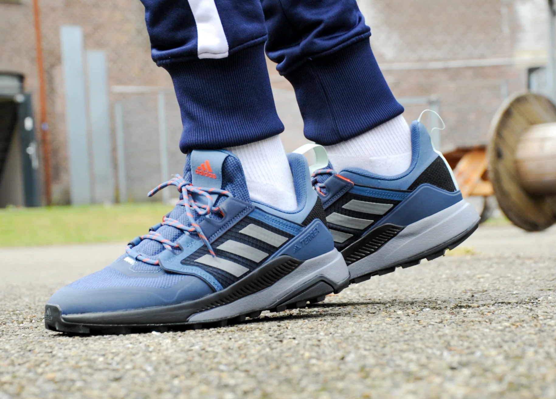 Top 3 giày đi bộ Adidas đình đám cho mọi hành trình Hinh anh 2: Top 3 giay di bo Adidas dinh dam cho moi hanh trinh