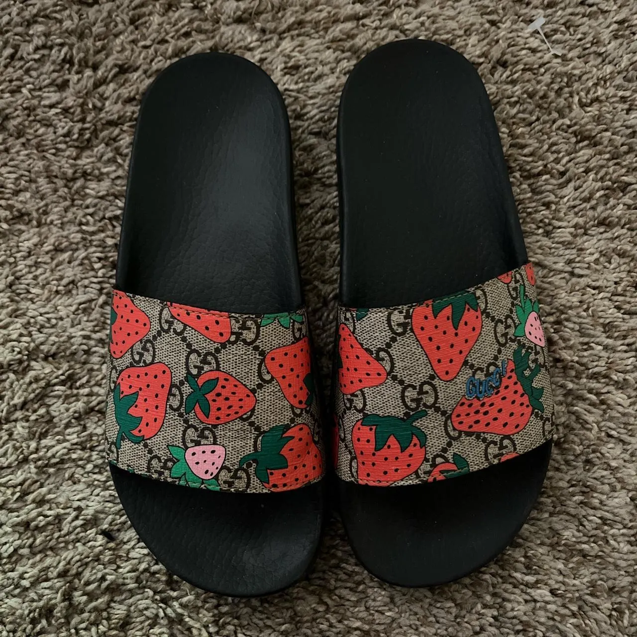 Top những mẫu dép slide hot nhất đầu 2024 đến nay Hinh anh 5: Top nhung mau dep slide hot nhat dau 2024 den nay