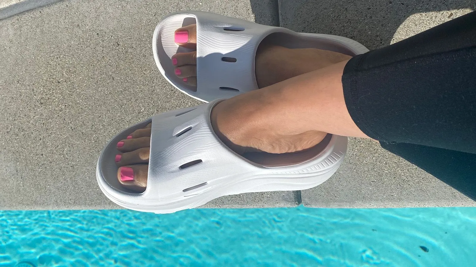 Top những mẫu dép slide hot nhất đầu 2024 đến nay Hinh anh 6: Top nhung mau dep slide hot nhat dau 2024 den nay