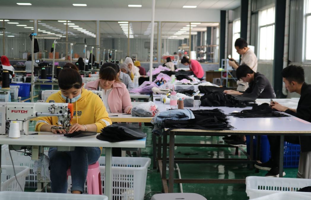 Hinh anh 2: Vu be boi tai Dior va Armani: Dieu tra lam dung lao dong tai cac nha may san xuat hang xa xi