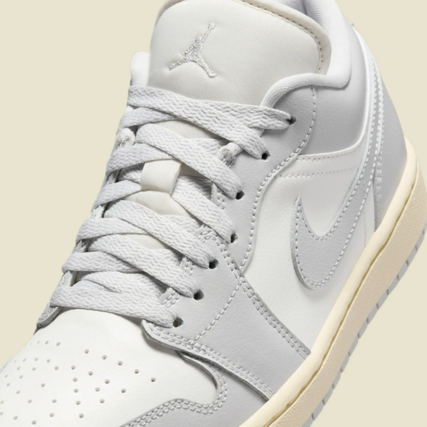 Giay Nike Air Jordan 1 Low 'Light Grey Sail' DC0774-103