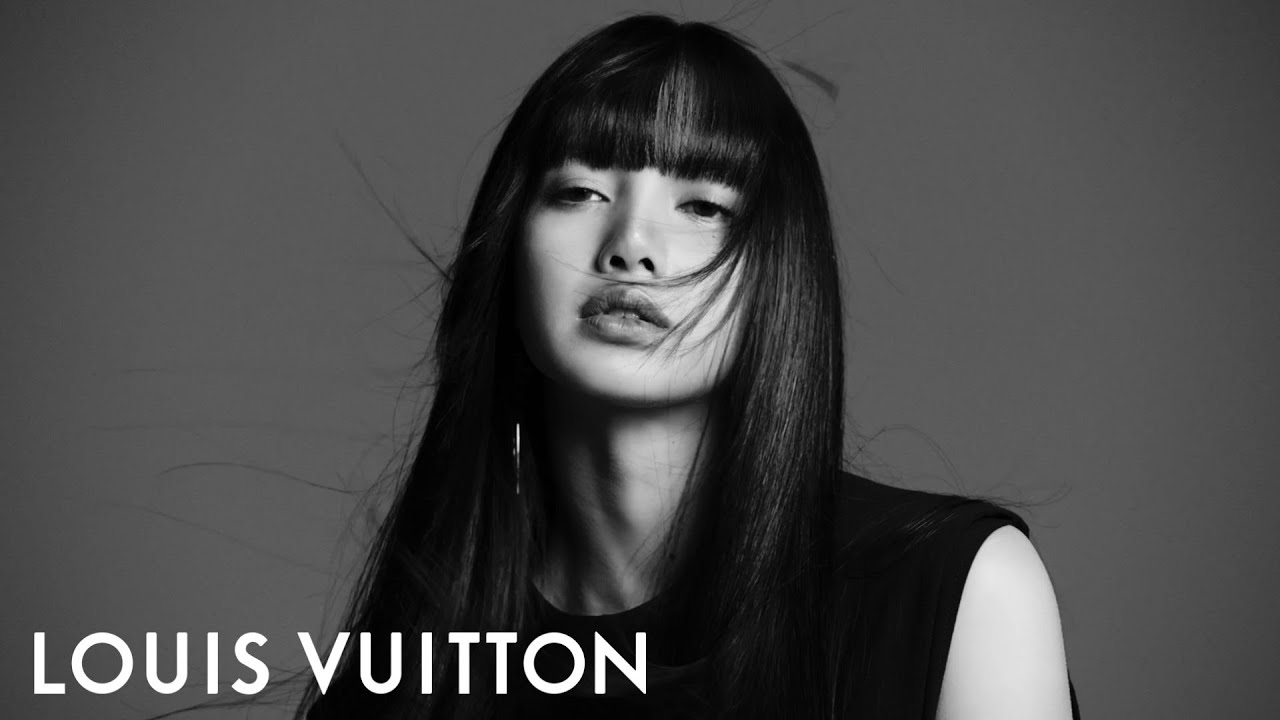Lisa (BLACKPINK): Từ Celine và Bulgari Đến Đỉnh Cao Với Louis Vuitton Hinh anh 4: Lisa (BLACKPINK): Tu Celine va Bulgari Den Dinh Cao Voi Louis Vuitton