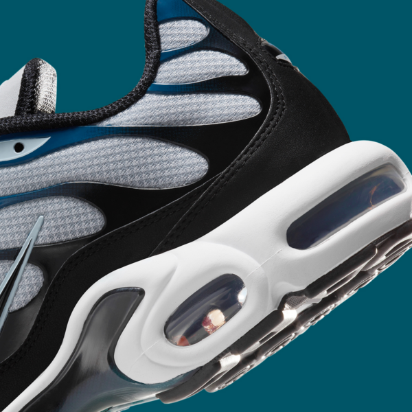 Giay Nike Air Max Plus 'Black Teal White' FN6949-001