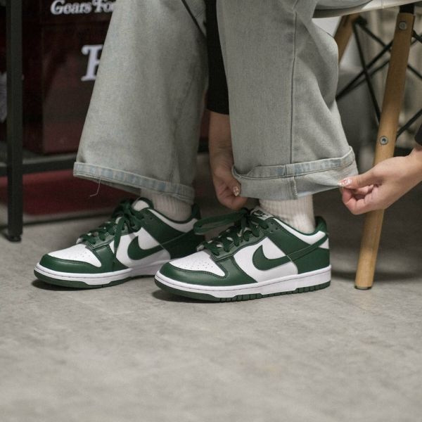 Giay Nike Dunk Low 'Michigan State' CW1590-102