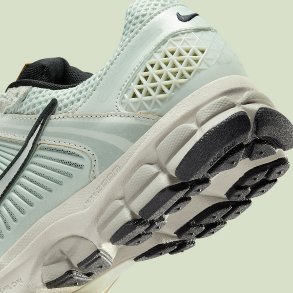Giay Nike Zoom Vomero 5 'Light Silver' FN6742-001