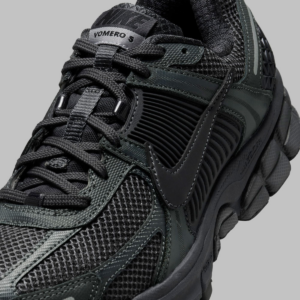 Giay Nike Zoom Vomero 5 'Triple Black' FQ7079-002