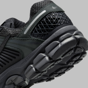 Giay Nike Zoom Vomero 5 'Triple Black' FQ7079-002