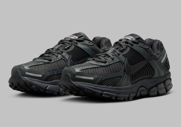 Giay Nike Zoom Vomero 5 'Triple Black' FQ7079-002