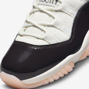 Giay Nike Air Jordan 11 Retro 'Neapolitan' AR0715-101