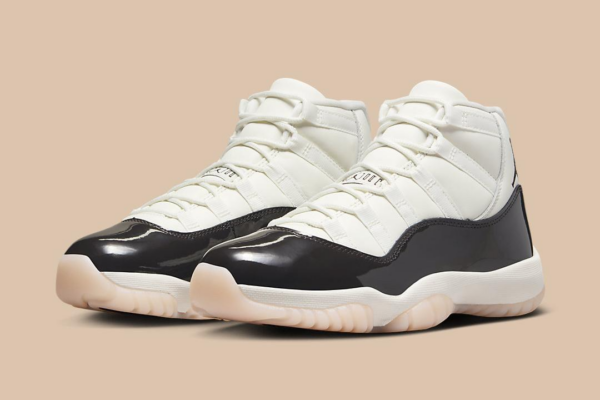 Giay Nike Air Jordan 11 Retro 'Neapolitan' AR0715-101