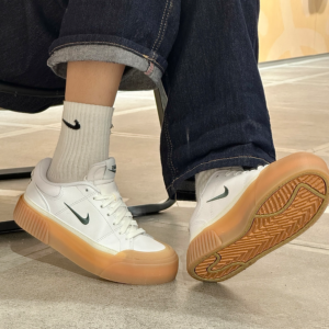 Giay Nike Court Legacy Lift 'White Vintage' FV5526-100