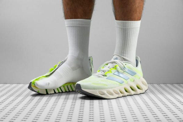 Giay Adidas Switch FWD 'White Lucid Lemon' FZ5685