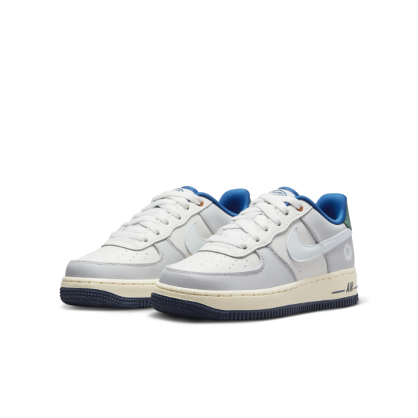 Giay Nike Air Force 1 LV8 'Sail White Blue' HM3721-111