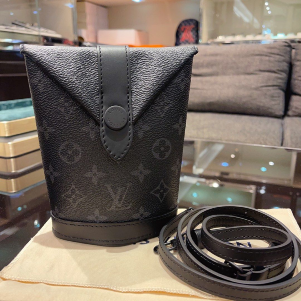 Tui Louis Vuitton Envelope Pouch 'Black' M11613