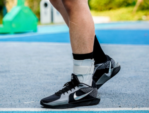 Giay Nike Wmns Sabrina 2 'Mirrored' FQ2174-001