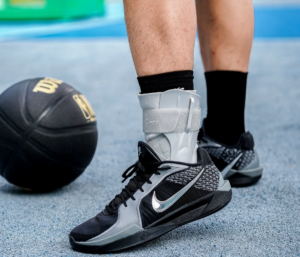 Giay Nike Wmns Sabrina 2 'Mirrored' FQ2174-001