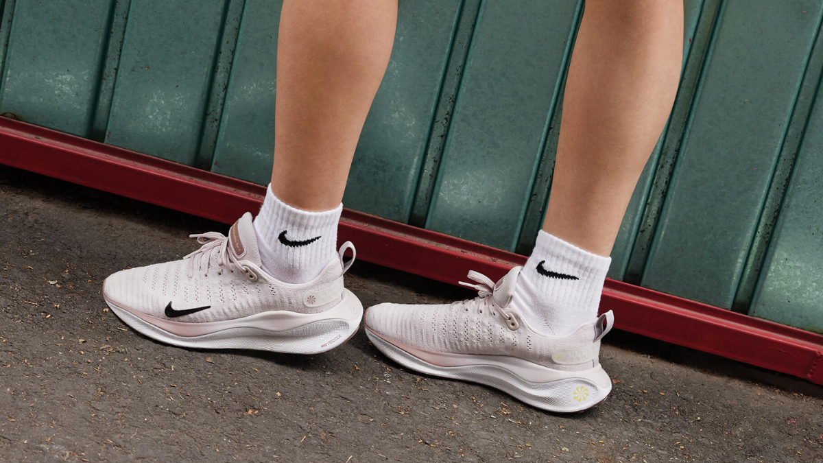 Hinh anh 10: Nike dang lao dao? Lieu ga khong lo co bi "tuoc" ngoi vuong?